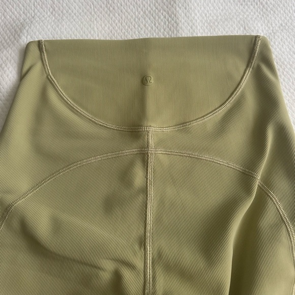 Lululemon Ribbed Contoured High-Rise Short 8" - Dew Green SZ 4 - Picture 4 of 6